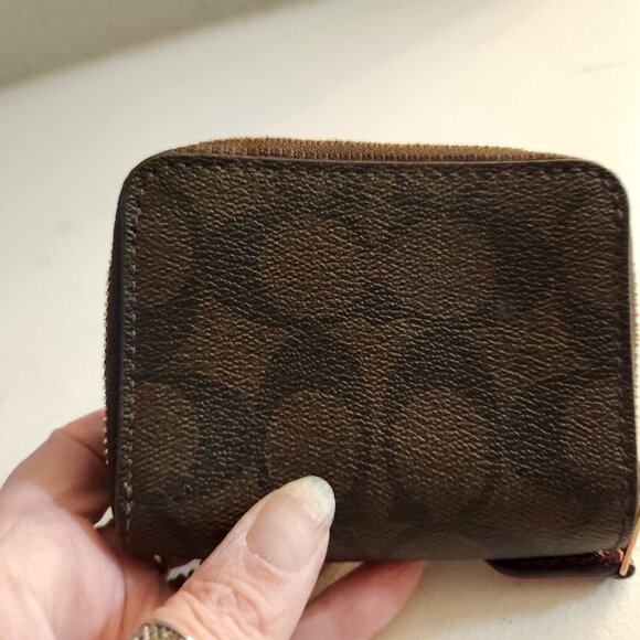 Like New Womens Trifold with Zip Signature Wallet - Picture 2 of 7